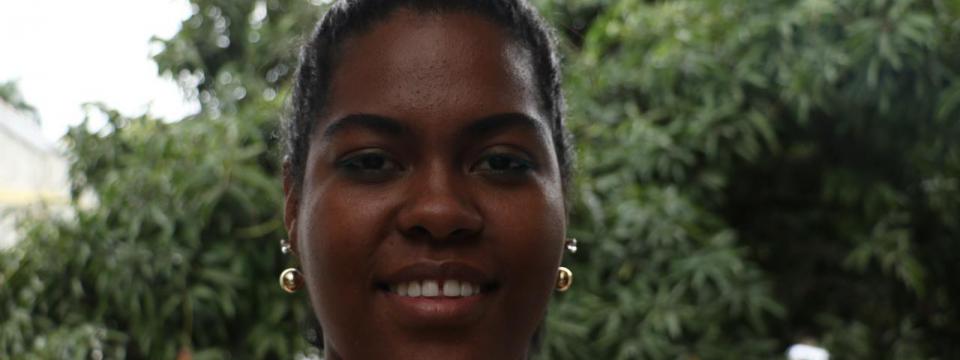 Con la fuerza de sus brazos, Jessica construye su mundo laboral
