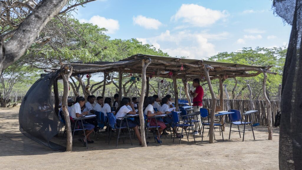 Escuelas seguras en Colombia: hagamos que aprender deje de ser un desafío de supervivencia