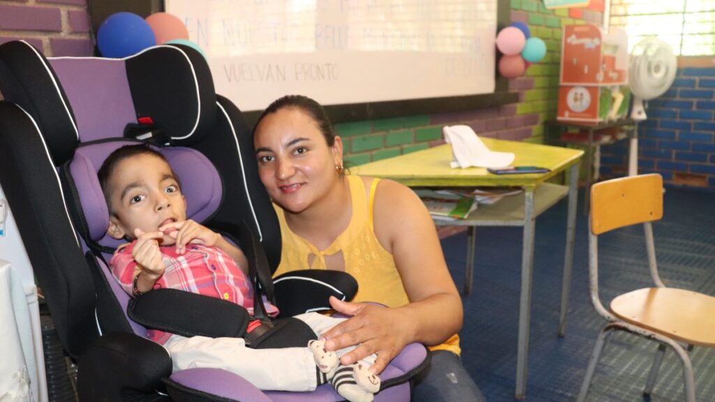 Una silla de ruedas le permitió cumplir su sueño de estudiar