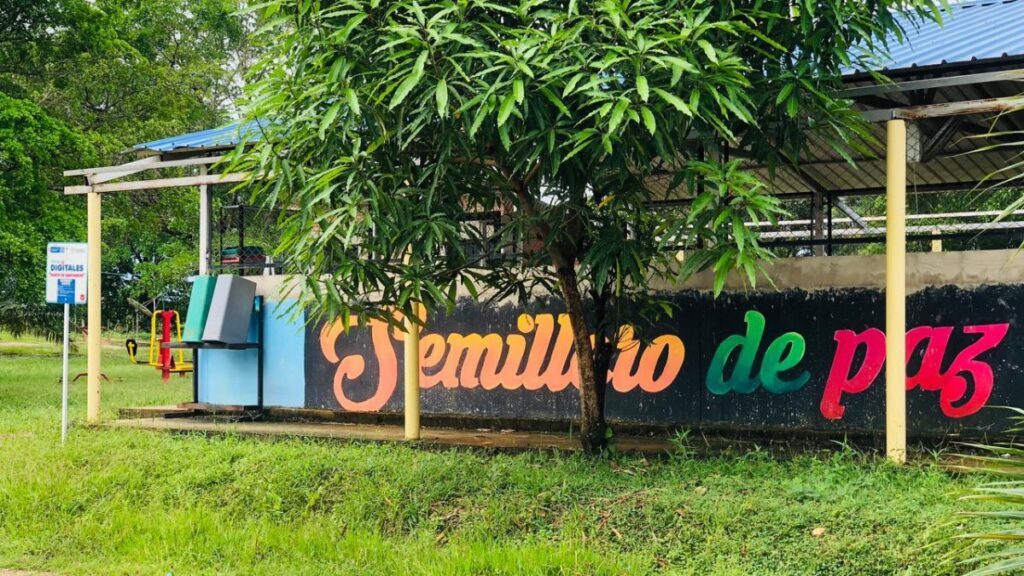 Save the Children celebra la formalización de la escuela en Caño Indio